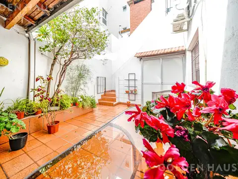 PH 4 ambientes en venta en Barrio Naon con terraza y parrilla