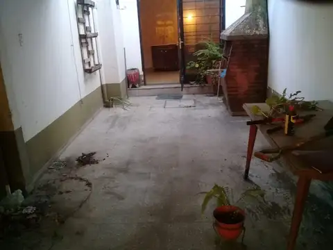 L. DE LA TORRE esq.1°de MAYO