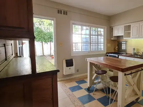 Casa 4 ambientes con 2 baños