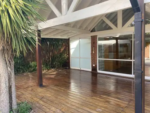 Casa 6 ambientes con 4 baños