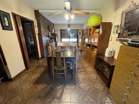 Casa 5 ambientes con 4 baños