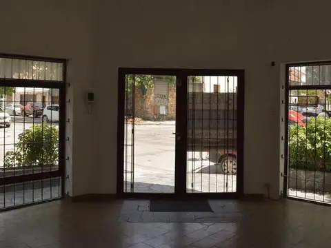 Local en Venta 72 años