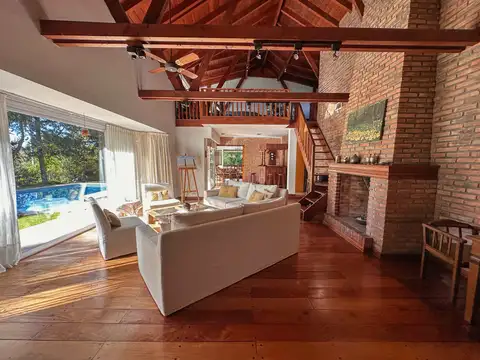 Casa en Venta con 4 cocheras