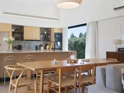 Casa 4 ambientes con 2 baños