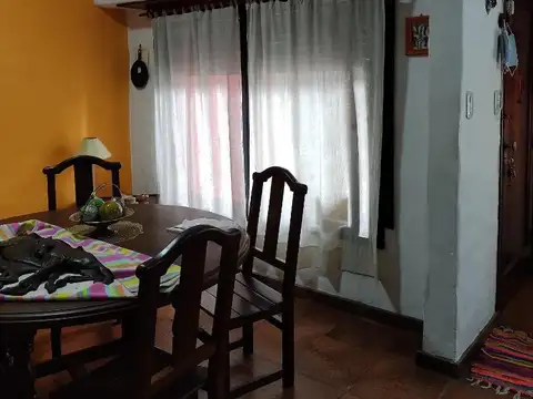 CHALET 2 PLANTAS - EXCELENTE UBICACION