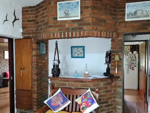 Casa 4 ambientes con 2 baños
