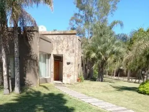 Casa en Venta con 3 cocheras