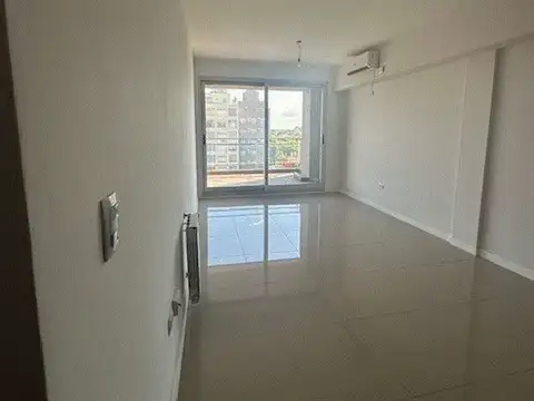 VENTA 4 AMBIENTES CON COCHERA CON VISTA A LA PLAZA