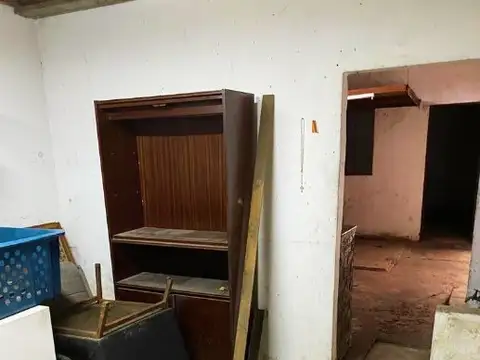 LOCAL PARA DEPOSITO CON VIVIENDA DE 3 AMBIENTES EN VENTA - MORON SUR