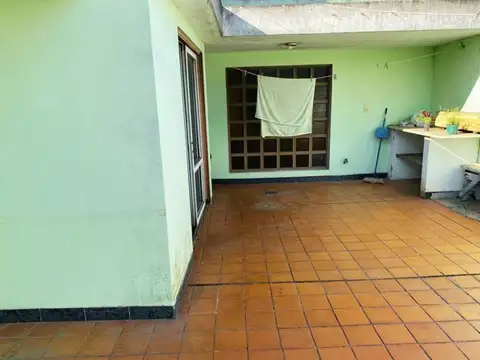 LOCAL PARA DEPOSITO CON VIVIENDA DE 3 AMBIENTES EN VENTA - MORON SUR