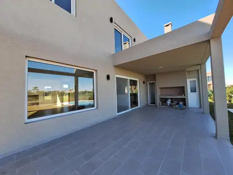 Casa en venta en Puertos del Lago, Costas, Escobar - 4 Ambientes