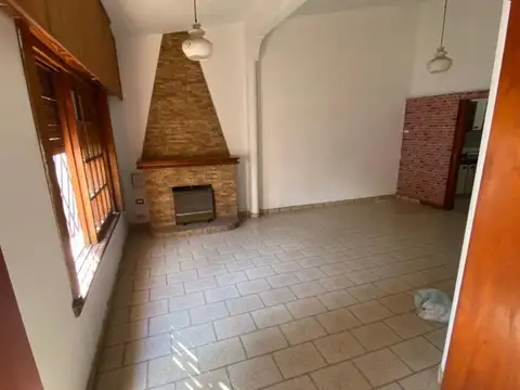 VENTA CASA TRES DORMITORIOS COCHERA EN CRISOL SUD