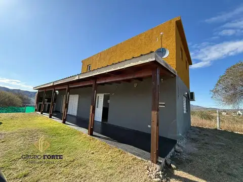 CASA EN VENTA EN PARQUE SIQUIMAN VISTA AL LAGO CON PILETA