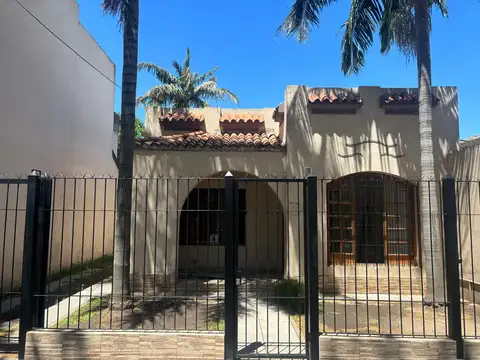 Casa en venta de 3 Ambientes con entrada para auto y patio reciclada en Quilmes
