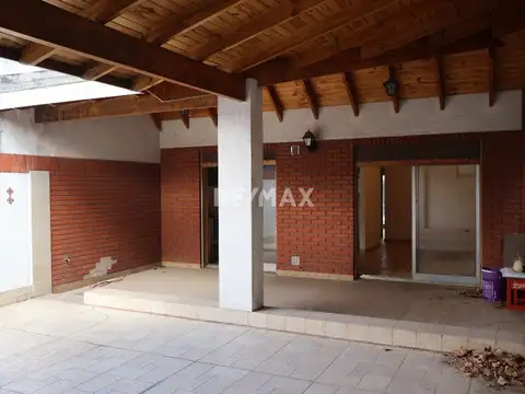 ALQUILER PH 3 AMB C/QUINCHO USO COMERCIAL SOBRE AV
