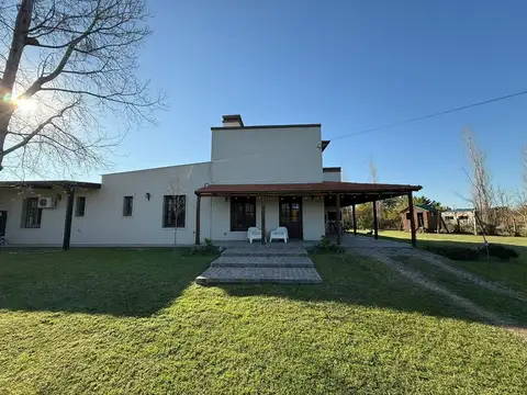 CASA EN VENTA 3/4 DORMITORIOS EN VILLA CALIFORNIA