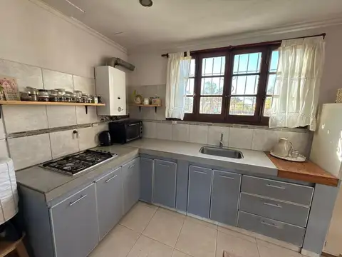 Casa 4 ambientes con 2 baños
