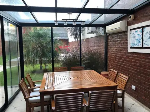 EXCELENTE CHALET 4 Amb c/ Cochera Varios Autos y Pileta de Natacion - S.Justo (Ctro)