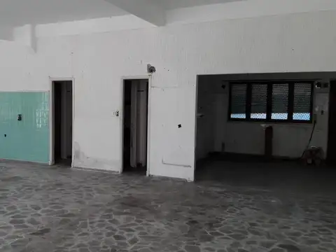 Amplio Local en Lucila del Mar