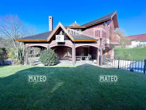 Casa en Venta con 2 cocheras