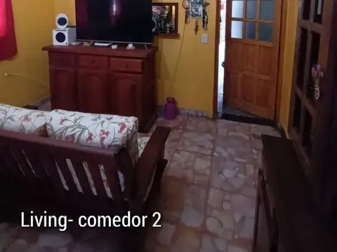 Casa 3 ambientes con 2 baños