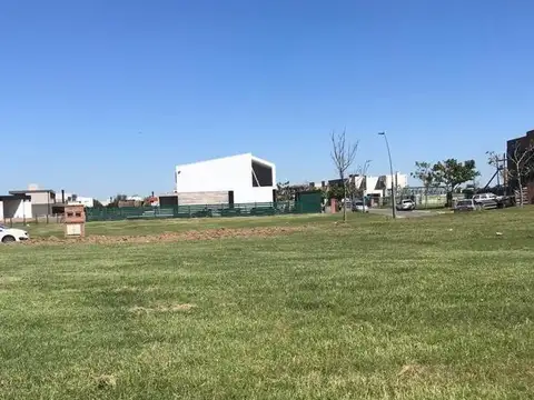 Terreno en Venta en Puertos - Barrio Ceibos, USD 110.000