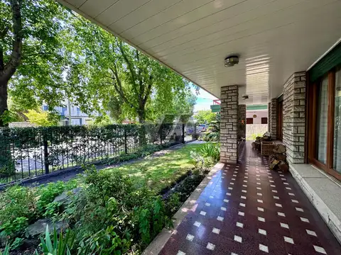 Casa 7 ambientes con 5 baños