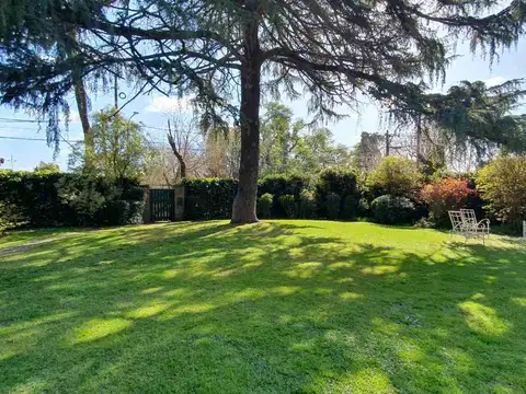 VENTA CASA HURLINGHAM 4 dorm jardin Barrio Inglés