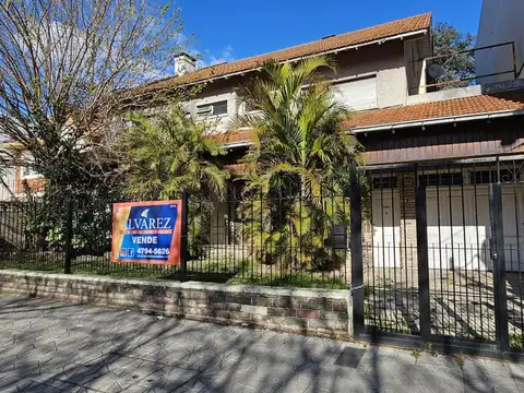 Casa 5 ambientes con 4 baños