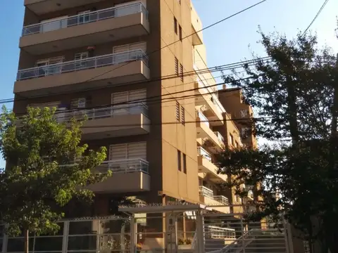 DEPARTAMENTO 3 AMBIENTES, COCHERA DOBLE Y BAULERA.