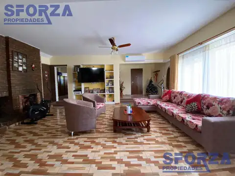 Casa en Venta con 4 cocheras