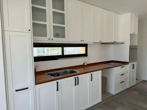 Casa 4 ambientes con 2 baños