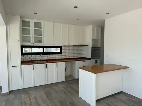 Casa en Alquiler en Guillermo E Hudson, USD 2.000