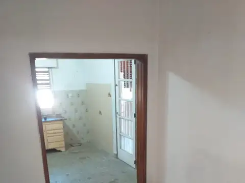 Casa 4 ambientes con 1 baño