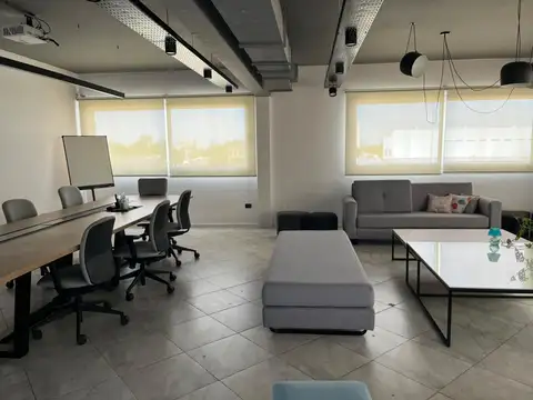 Galpón en  4 plantas en Floresta, solida construccion en impecable estado, oficinas varias, espacio para deposito, ascensor. Ideal laboratorio, Cia. de seguros empresa de sistemas