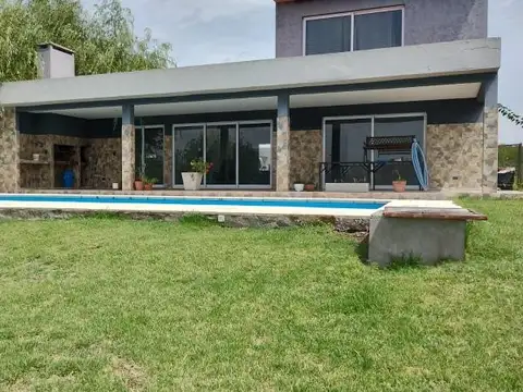 Casa 4 ambientes con 3 baños