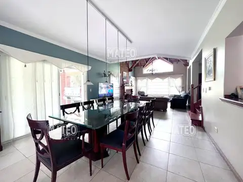 Casa en Venta con 2 cocheras