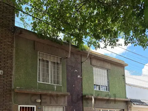 EN VENTA-CASA EN EL BARRIO BOMBAL