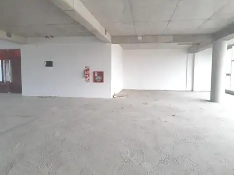 Oficina 5 ambientes con 2 baños