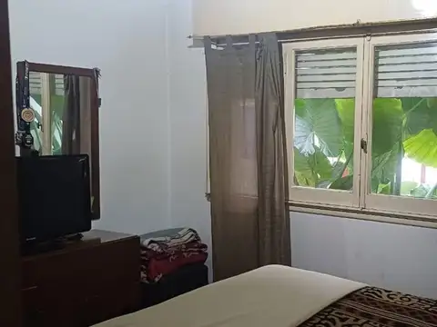 Venta Casa con depto en Hurlingham apta crédito