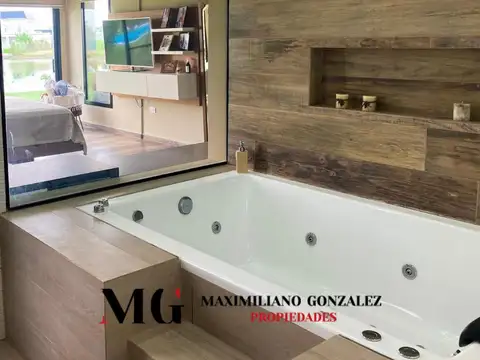 Casa en Alquiler con 1 cochera