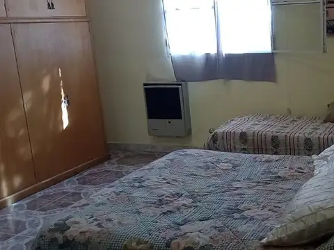 Casa 7 ambientes con 2 baños