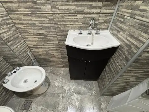 ALQUILER PH V. URQUIZA SIN EXPENSAS - RECICLADO.