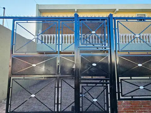 Casa en Venta con 4 cocheras