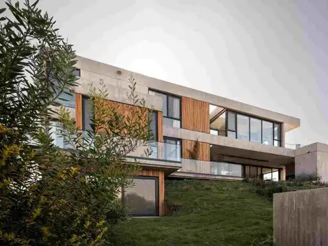 VENTA CASA 4 AMBIENTES A ESTRENAR COSTA ESMERALDA