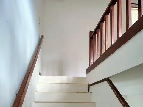 Depto Tipo Casa en Alquiler con 1 cocheras