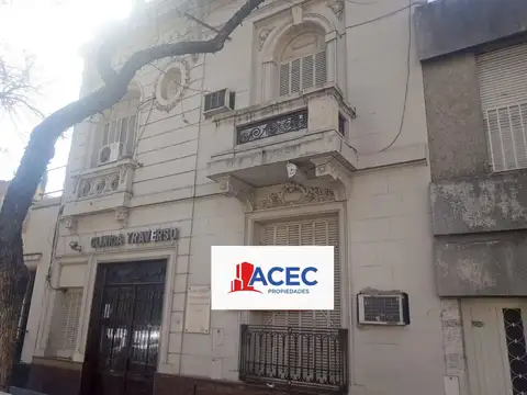 Oficina 8 ambientes con 5 baños