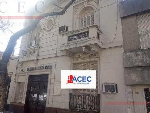 Oficina 8 ambientes con 5 baños