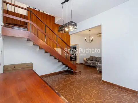 Casa 4 ambientes con 2 baños