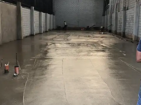 VENTA: GALPON A ESTRENAR DE 450 M2 - LOMA HERMOSA